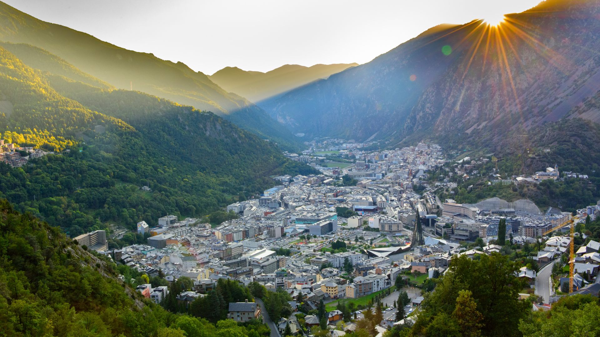 Paisagem montanhosa de Andorra nos Pirenéus