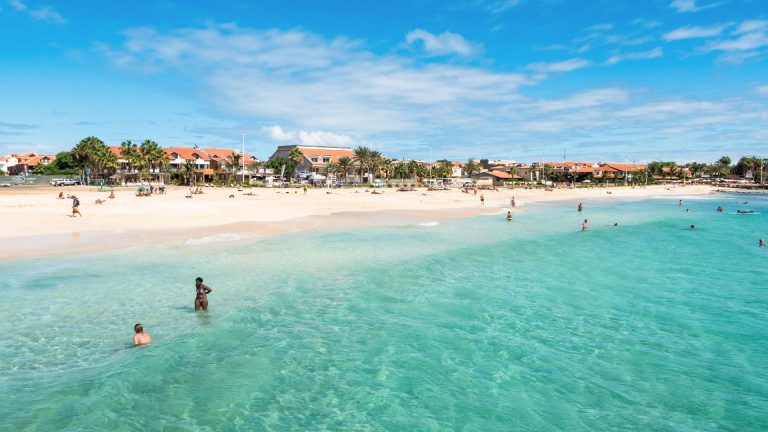 Descubra o encanto de Cabo Verde: Sol, mar, aventura e cultura à sua espera!