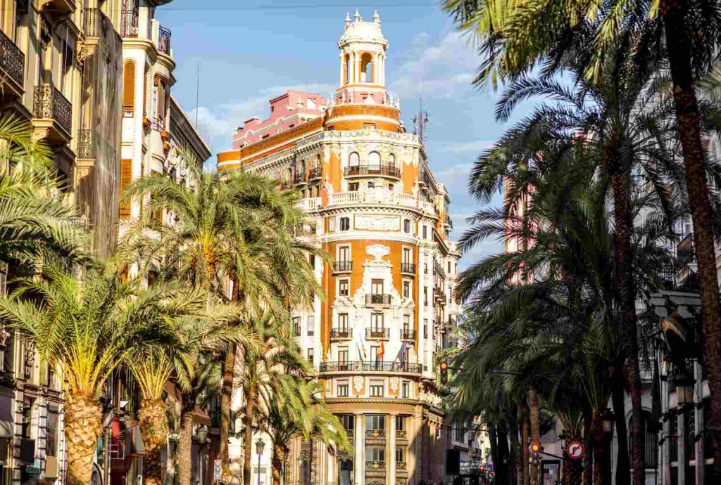 Quer visitar Espanha? Descubra as maravilhas de viajar para este país fora da época alta