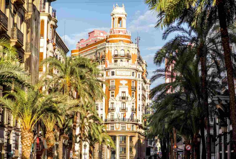 Quer visitar Espanha? Descubra as maravilhas de viajar para este país fora da época alta