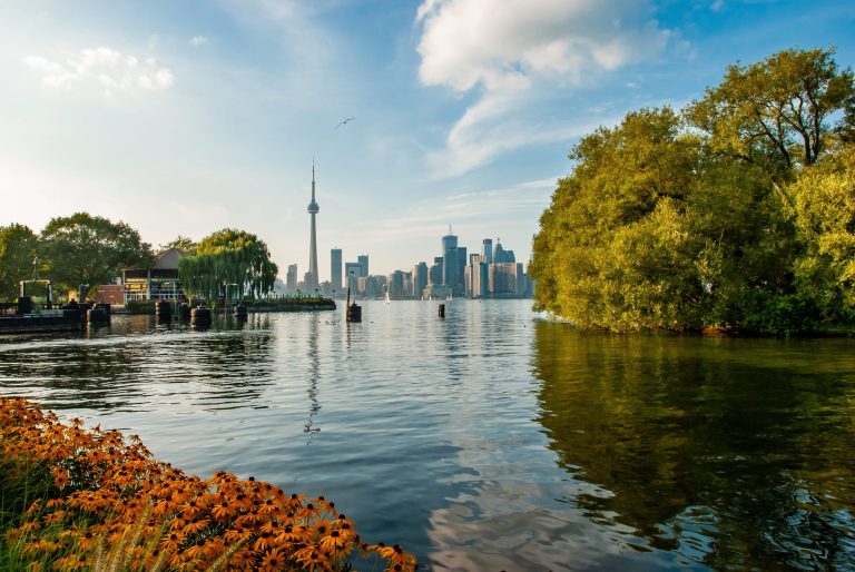 Toronto à Vista: Dicas Essenciais para a Sua Viagem e Tranquilidade em Qualquer Aventura