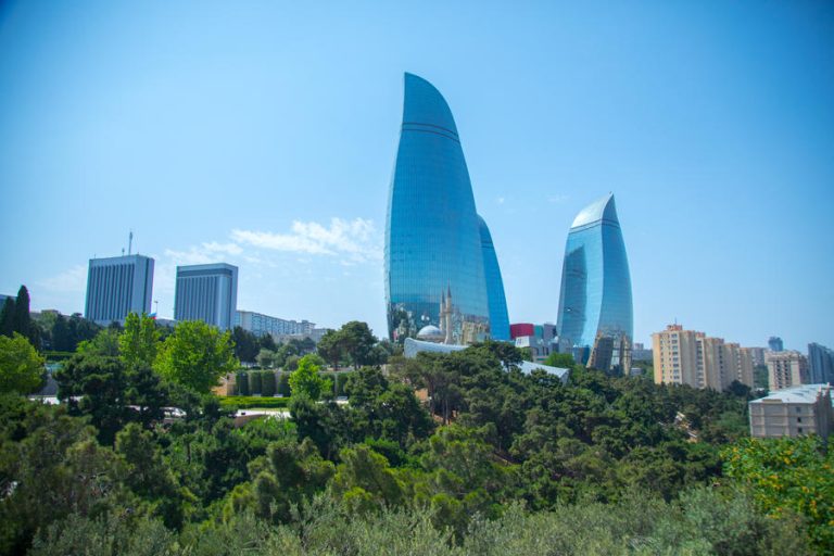 Tudo o que Precisa Saber antes de Viajar para o Azerbaijão: Dicas Essenciais, Clima, Cultura e Como se Proteger com a Predictable
