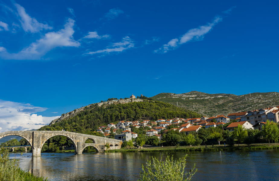 O Que Precisa de Saber Antes de Viajar para a Bósnia e Herzegovina: Guia Completo para Turistas Portugueses