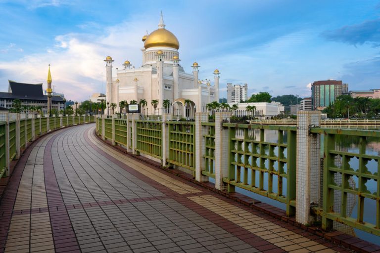Descobre Brunei Sem Preocupações: Dicas Essenciais para a Sua Aventura e Como a Predictable o Protege