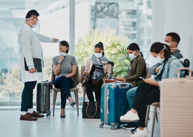 Seguro de Viagem com Cobertura COVID-19: Tudo o que Precisa Saber para Viajar em Segurança (e Sem Stress)