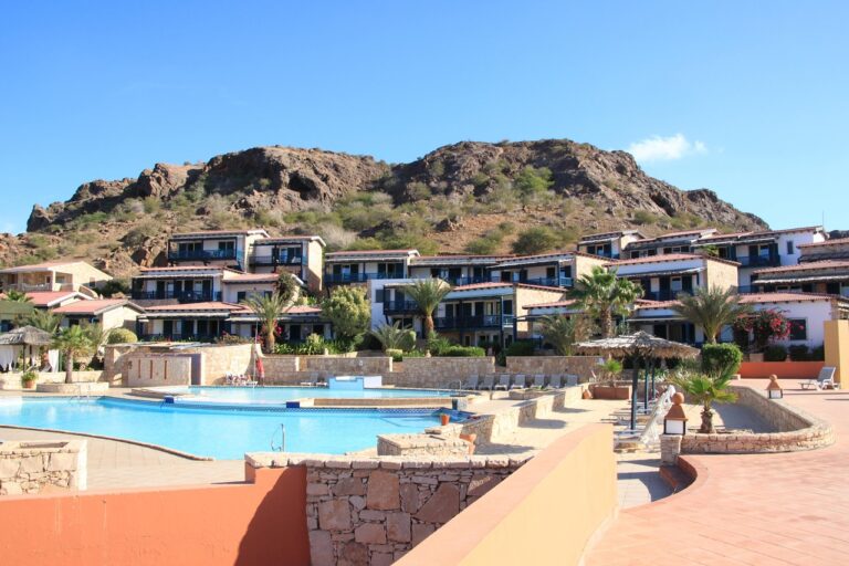 Descubra o encanto de Cabo Verde: Sol, mar, aventura e cultura à sua espera!